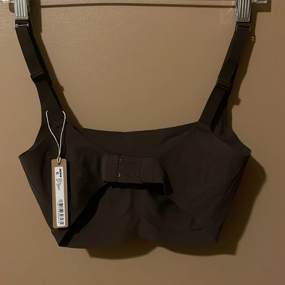 Skims Naked Scoop bra - Picture 3 of 6